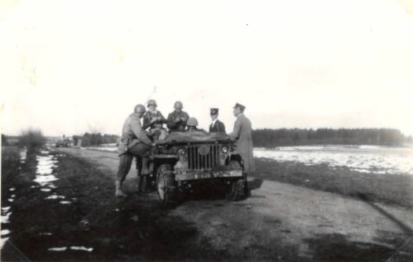 Bild 6. Fahy. Frz. Sdt mit Jeep und CH-Zoll 2 1944-web.PNG